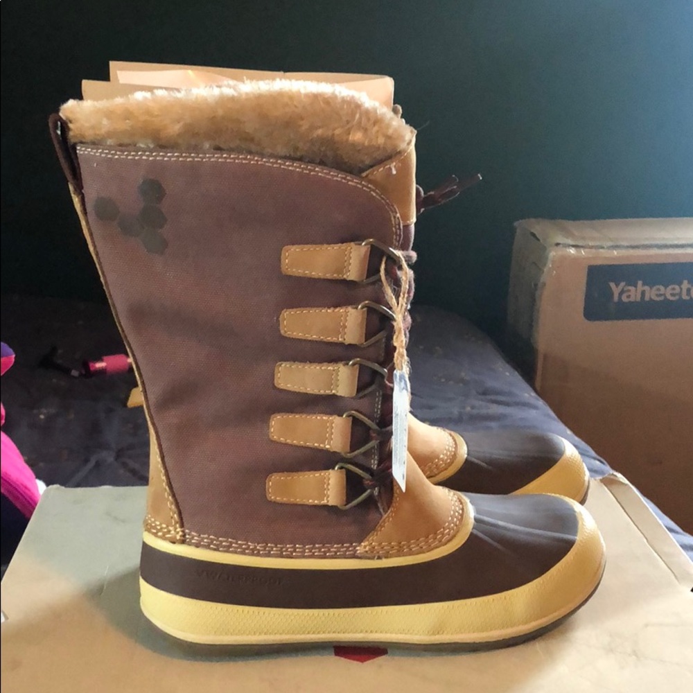 Vivobarefoot brown winter boots